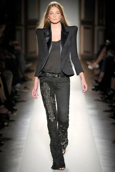 Look 10